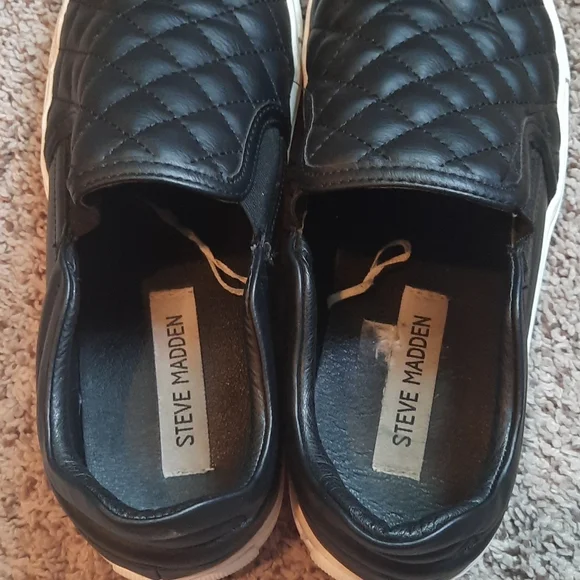 Size 8 Steve Madden black quilted skate shoes - Picture 2 of 7